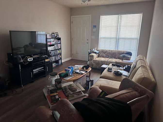 Larus Liles's room