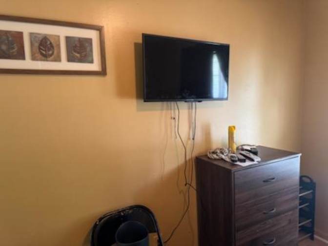 Onthecove's room
