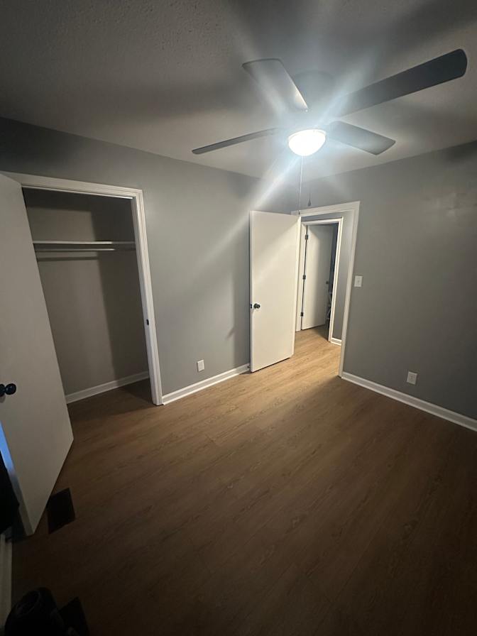 Luis flores's room