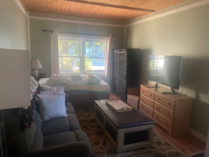 Melanie Hayes's room