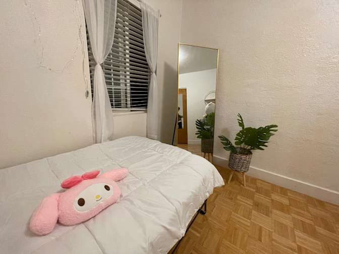 Suzie  Leung's room