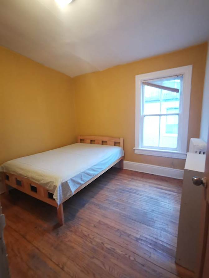 Lolo's room