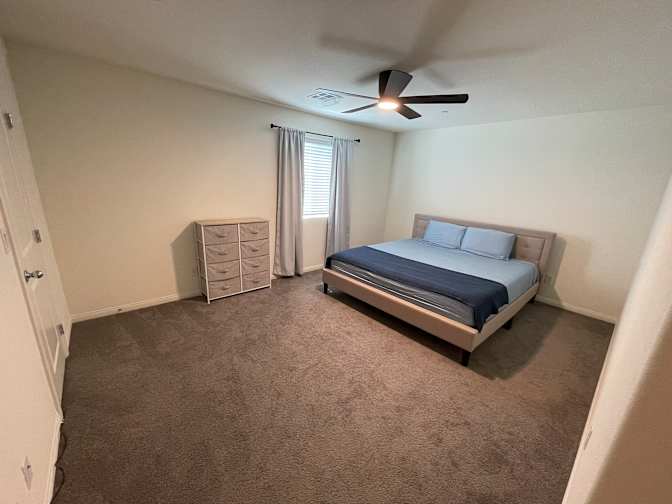 Suavek's room