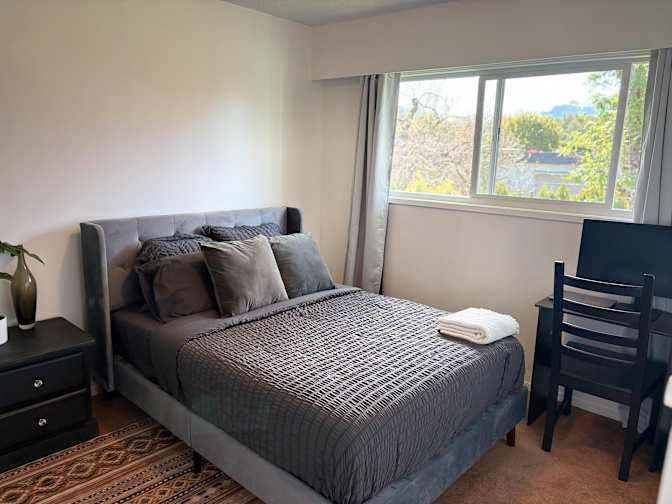 Emerald House's room