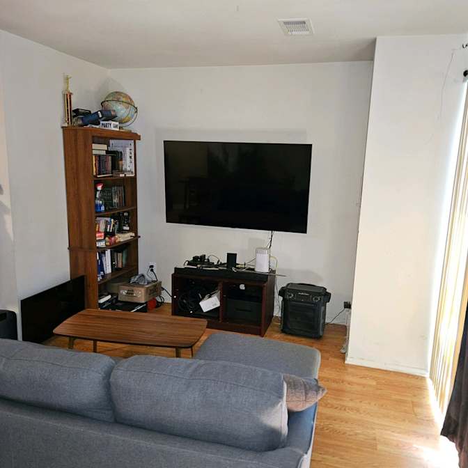 Seeking a Professional Roommate or Couple's room