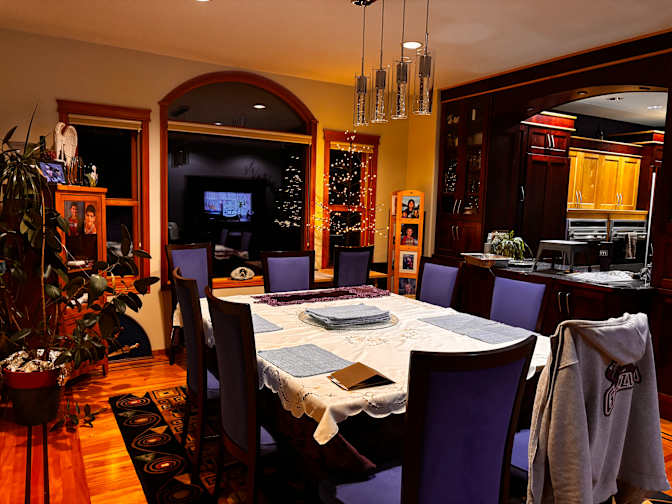 Lakefront Living's room