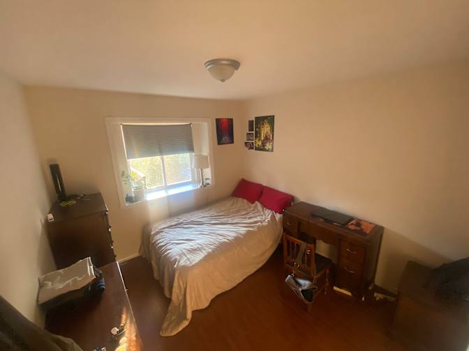 Louis-Thomas's room
