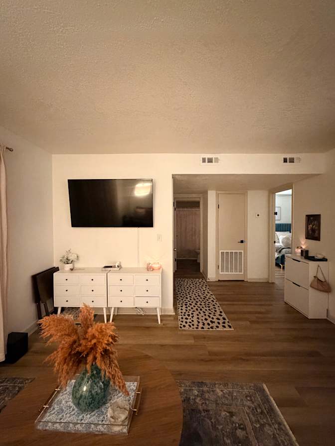 Benyt's room
