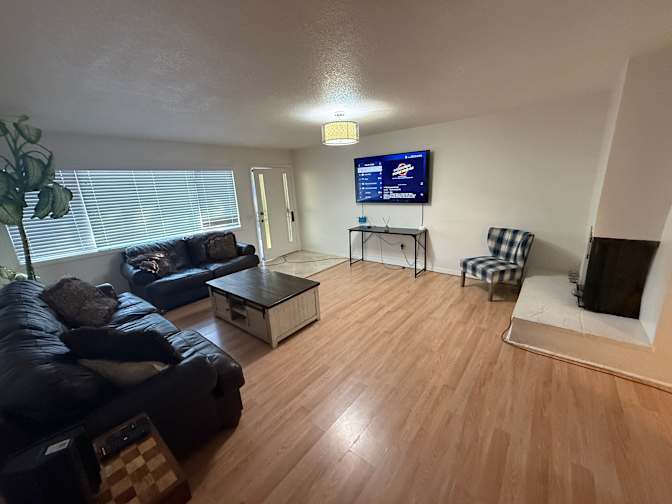 Luis's room
