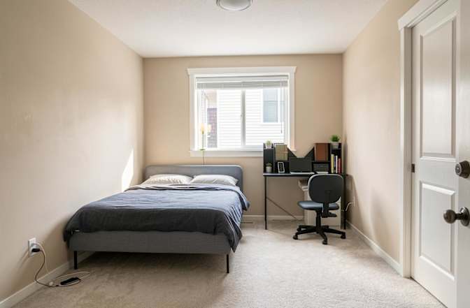 Leni's room