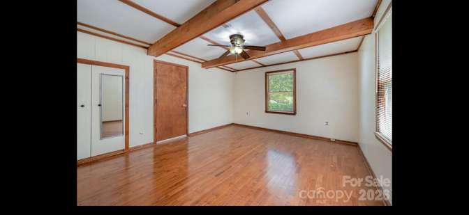 Alcove Rooms's room