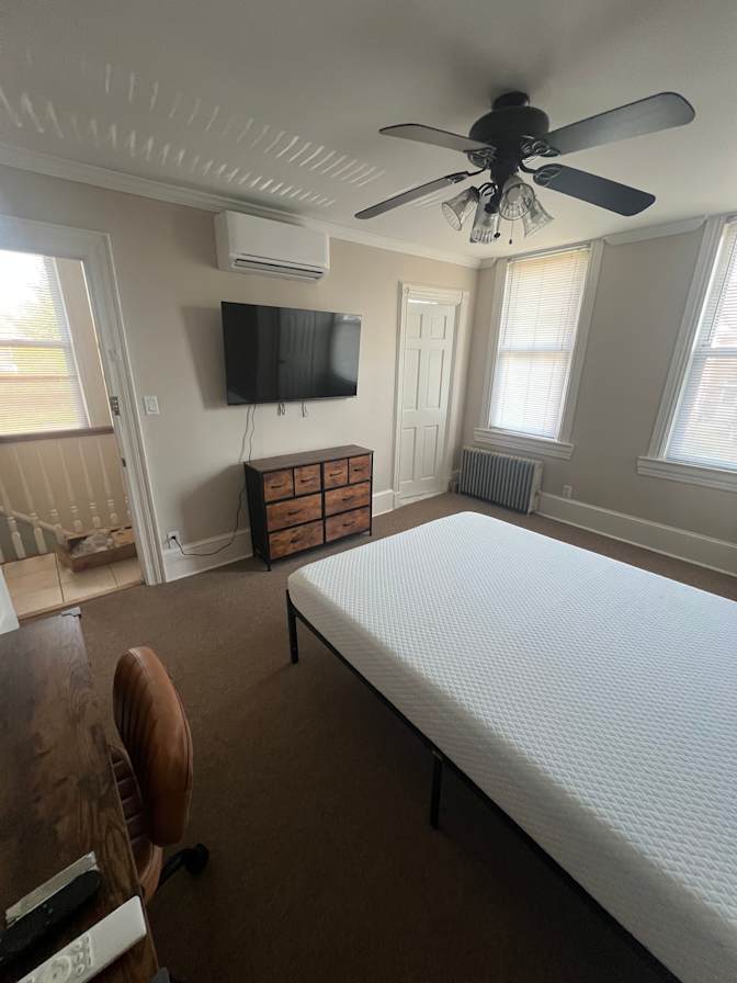 Sklaren's room