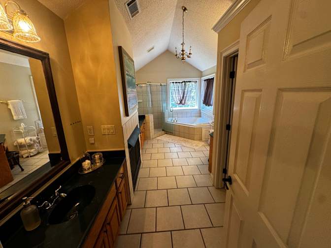 Alcove Rooms's room