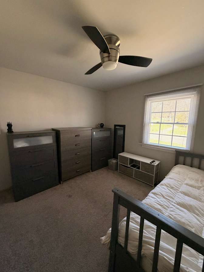 Andres's room