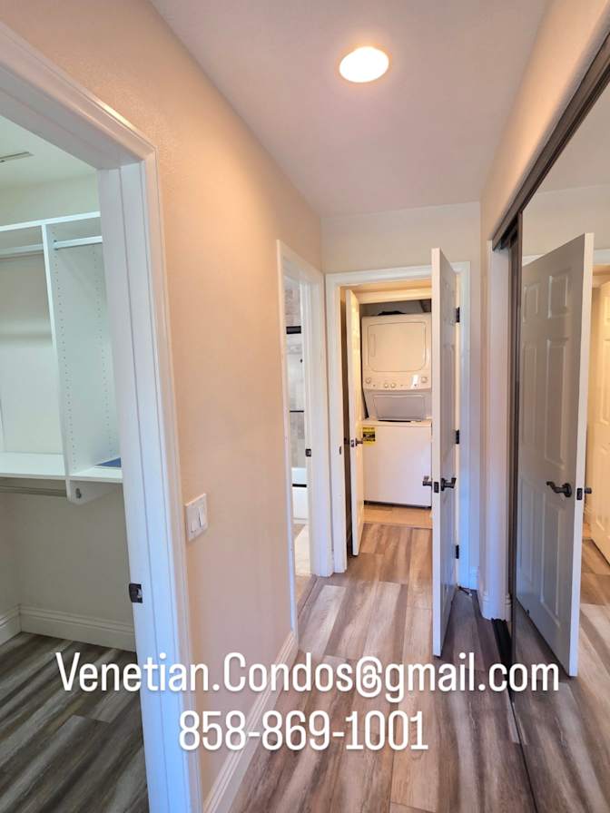 Venetian Condos's room