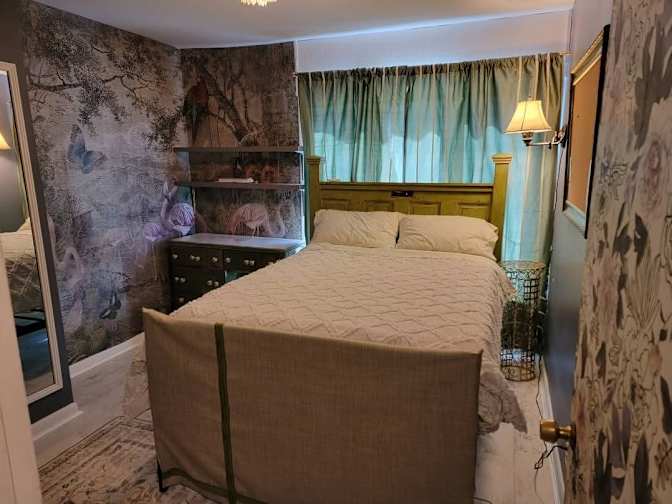 Truly's room
