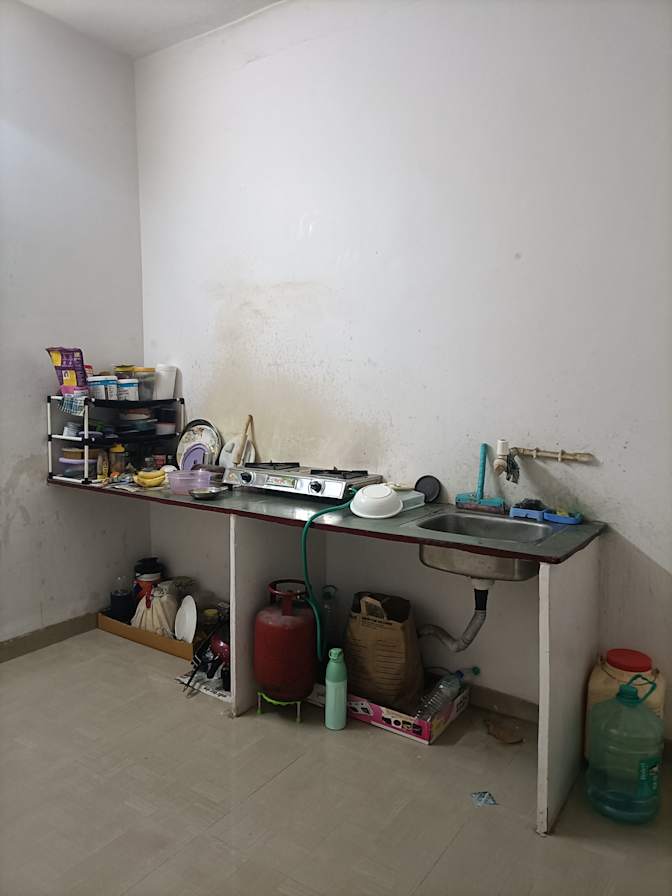 Esha Tomar's room