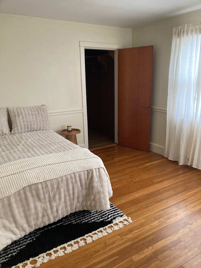 Federal Hill Roommates's room