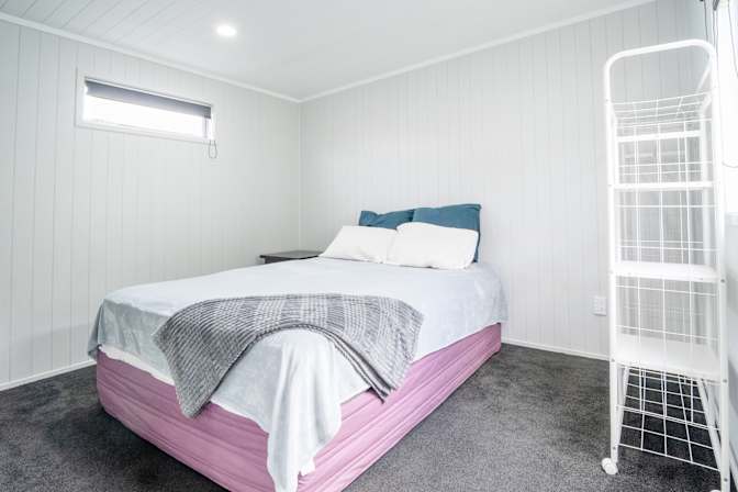 Dee's room