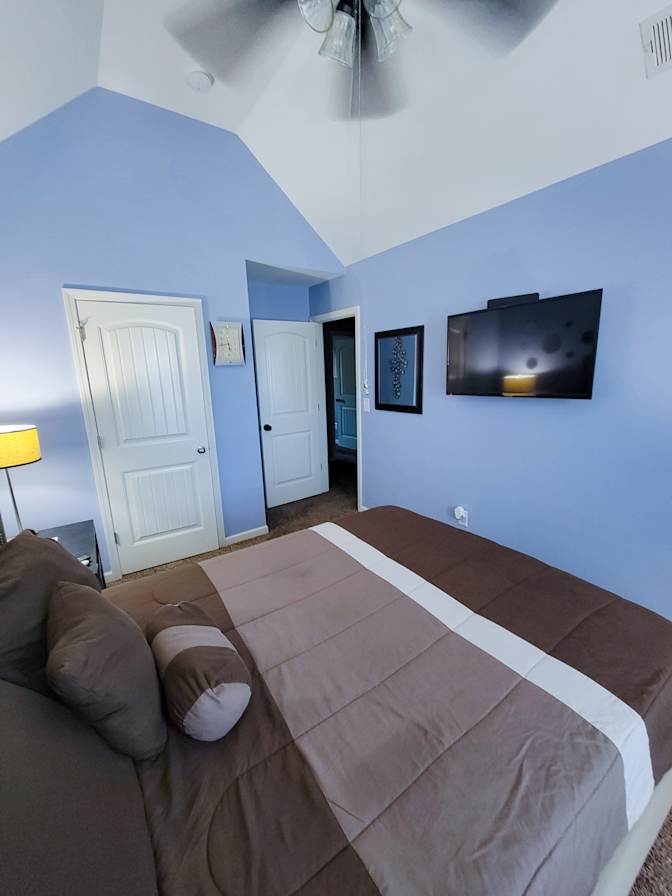 Quiet room in Union City close to the airport's room