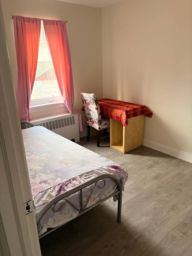 Michelle Menezes's room