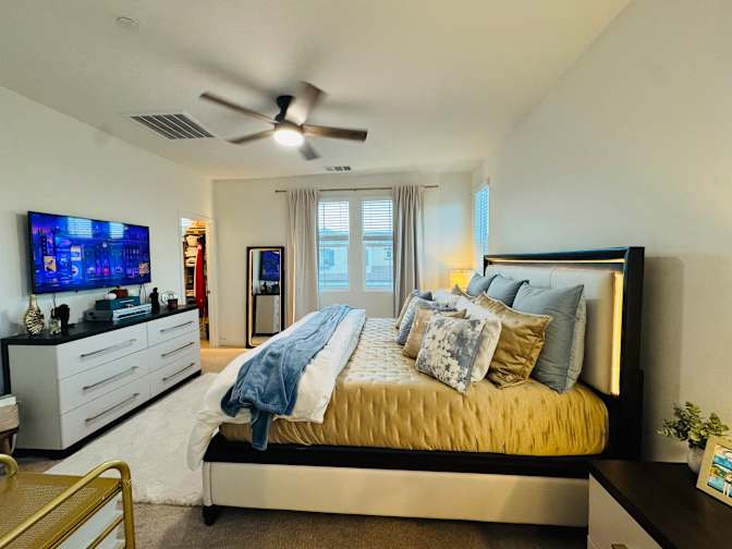 Alexis's room