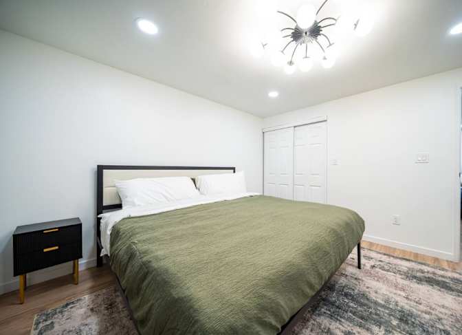 Felicity's room