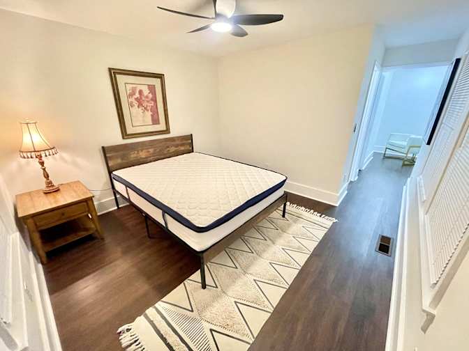 Alcove Rooms's room