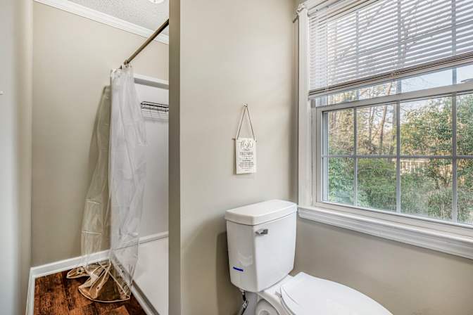 lifedoorrentals's room