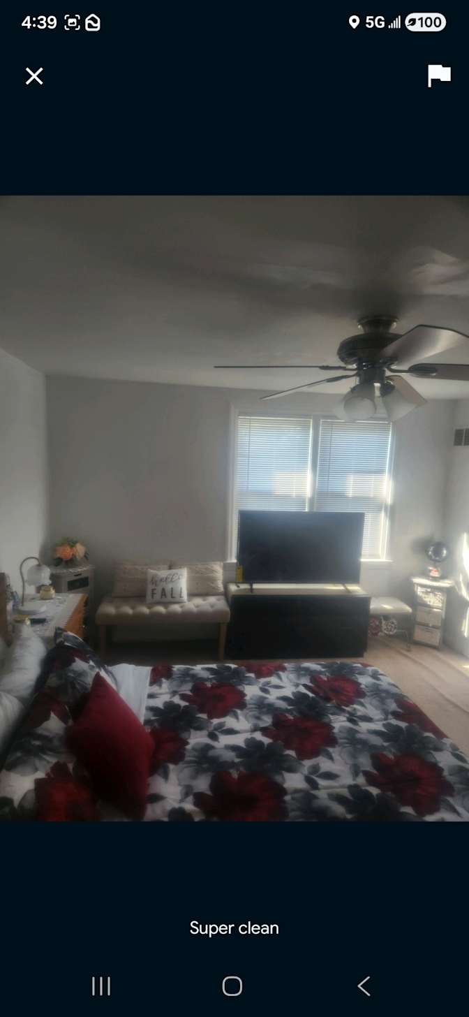 Derrick scott's room