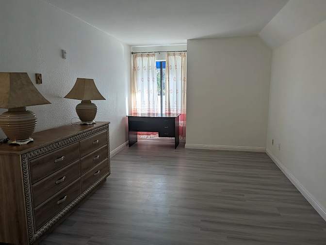 Yanjun's room