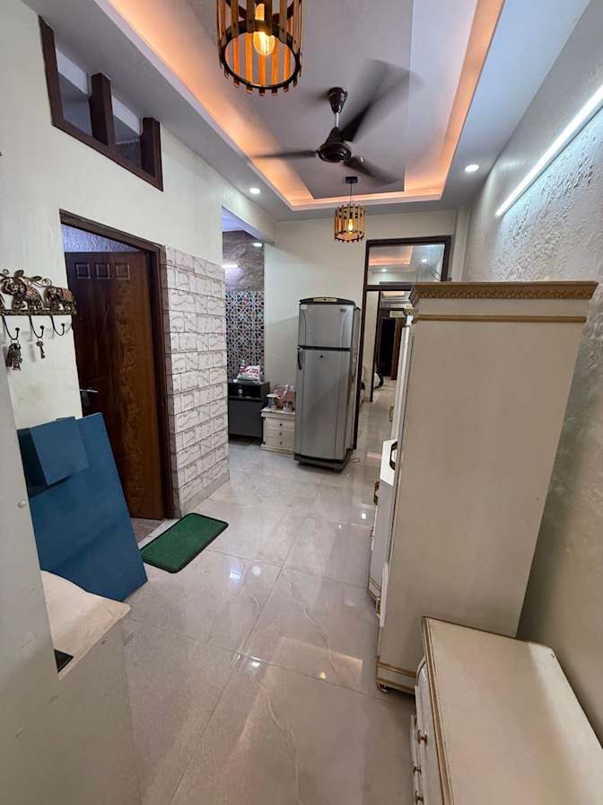 Paras's room