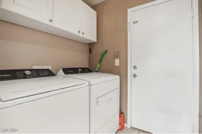 Jalenagfx's room