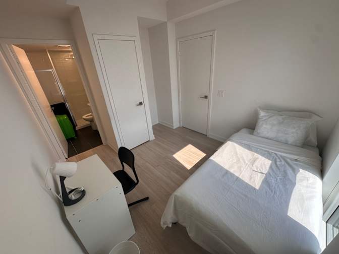 Housingfouryou's room