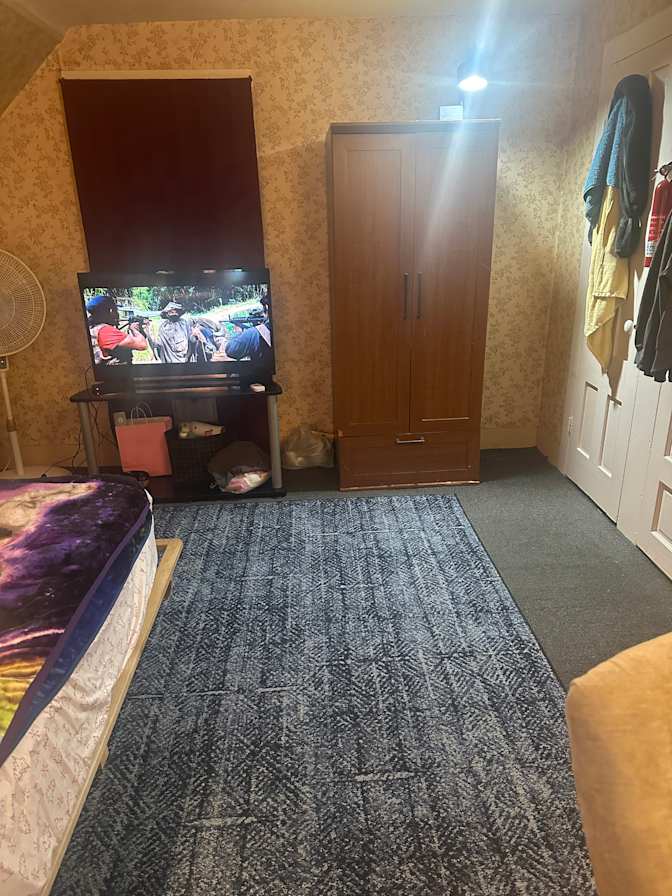 Len's room