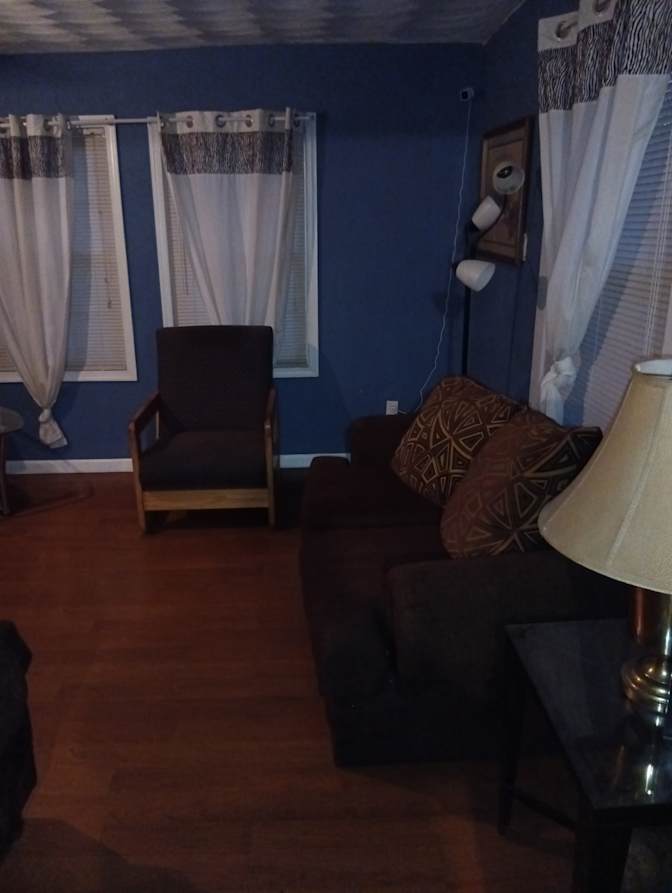 Dynelle's room