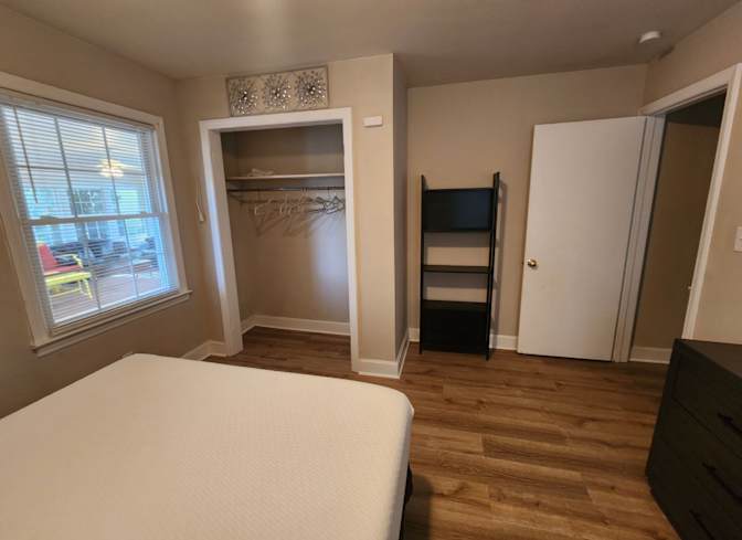 Alcove Rooms's room