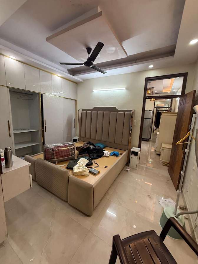 Paras's room