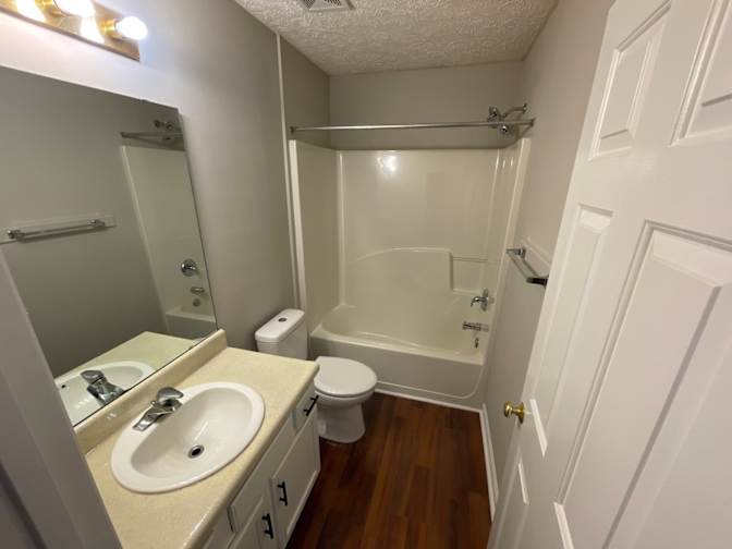 Alcove Rooms's room