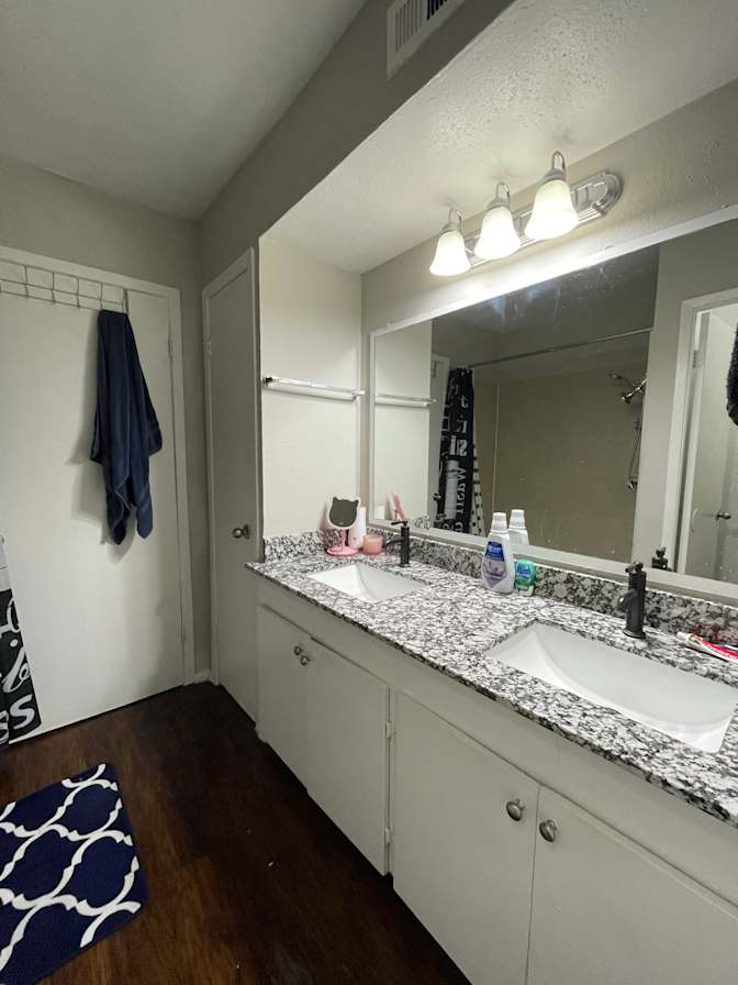 Liz's room