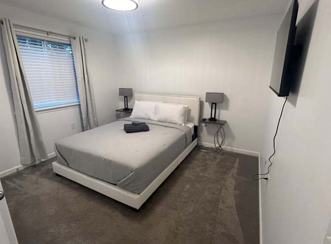 Alcove Rooms's room