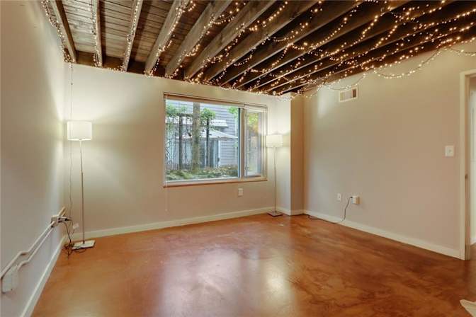 Lisa Lee's room