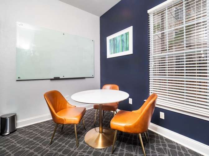 Alcove Rooms's room