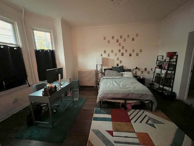 Linh's room