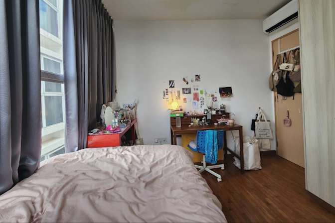Bowen's room