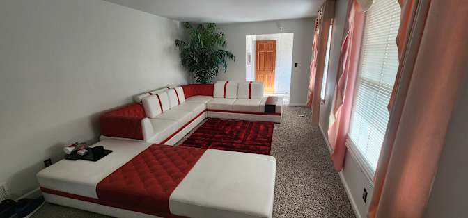 Que Boss's room
