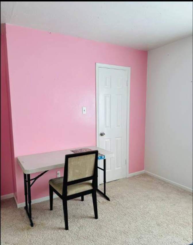 Ali H's room