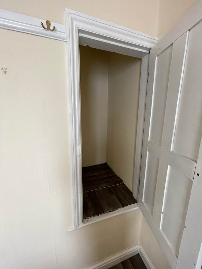 SavvaLET's room