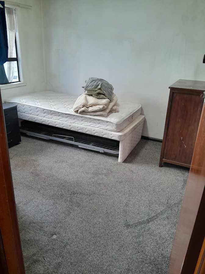 nisim's room