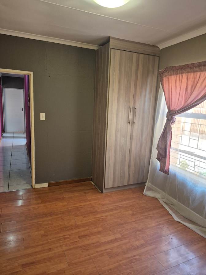 Xolani Mjiyako's room